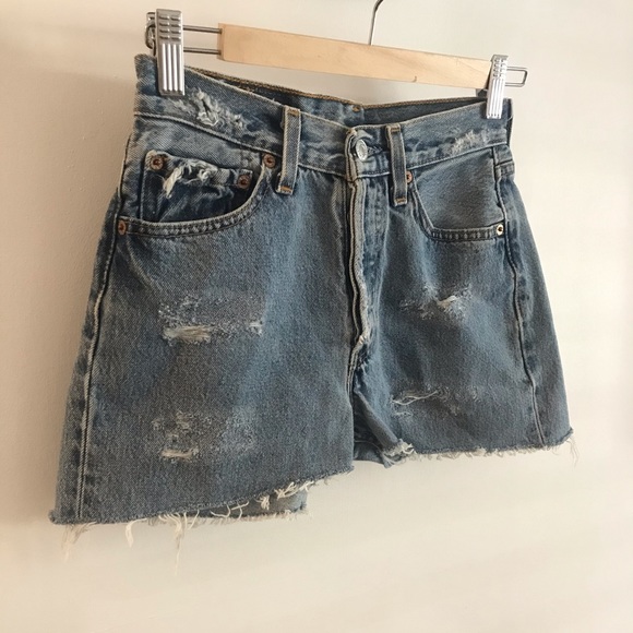 LEVIS 501 Student - High Rise Short - Picture 2 of 6